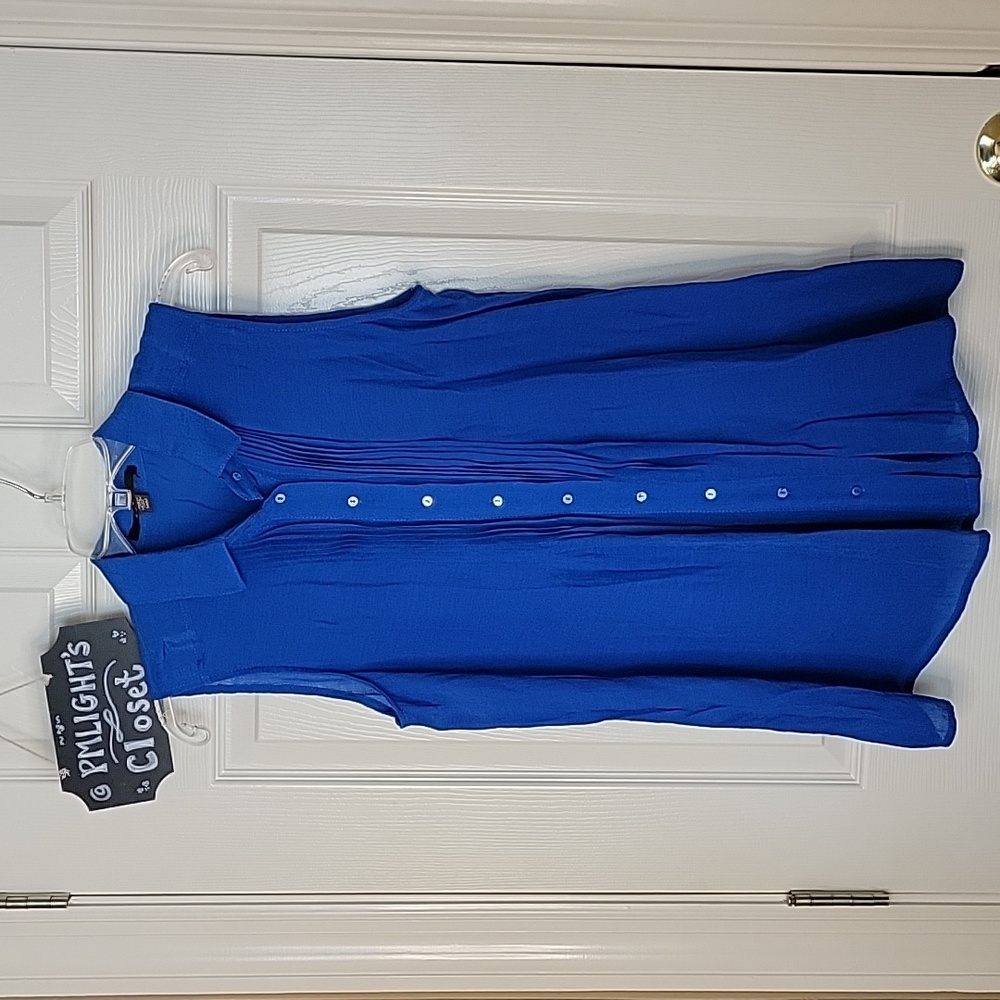 Fever Star Medium Top Sleeveless Blue Button Up